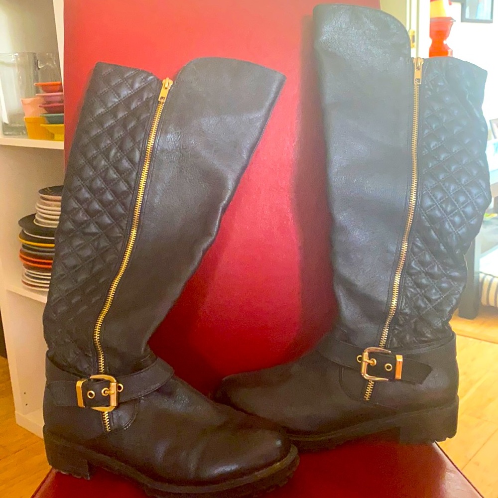 Black Steve Madden boots.